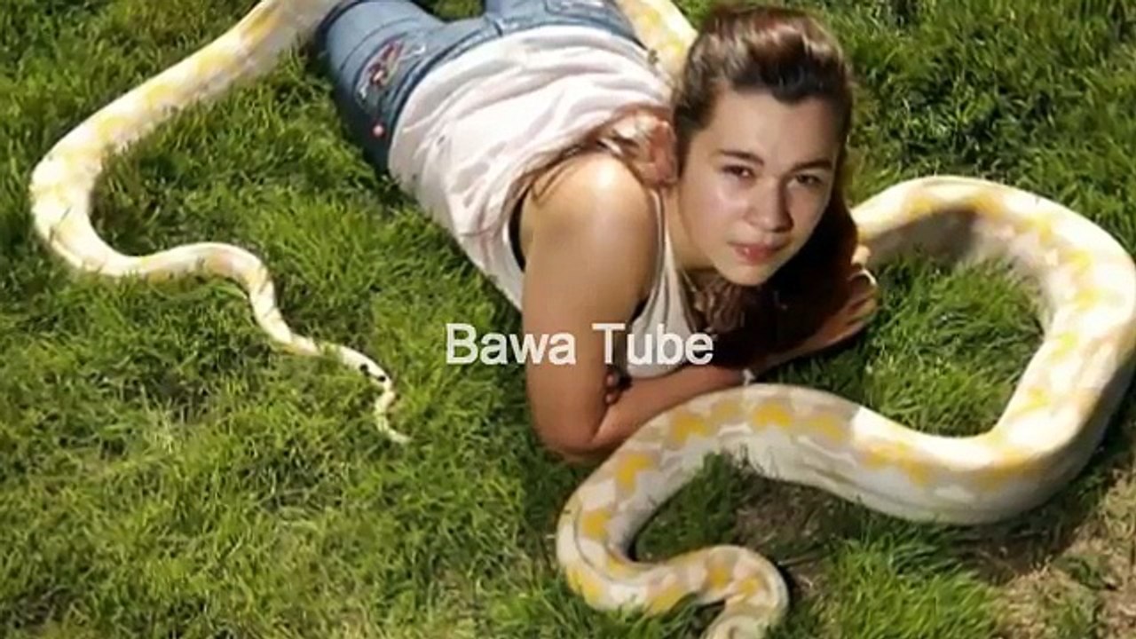 رات کو سانپ کے ساتھ سوئی ہوئی لڑکی کے ساتھ سانپ نے کیا کیا خود ہی دیکھیں