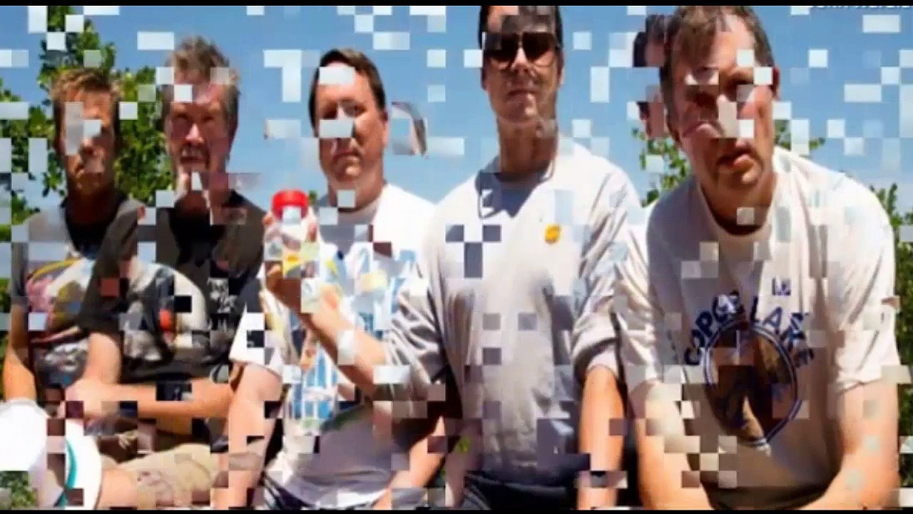 Buzz: Cinq amis se photographient au même endroit pendant.... 35 ans ! Le résultat est vraiment surprenant...