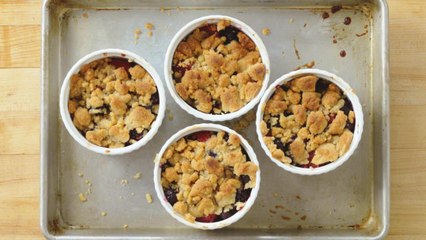 Hw to Make A Mixed Berry Crisp