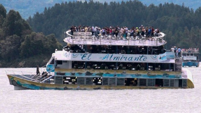 Tourist boat in Colombia sinks within minutes