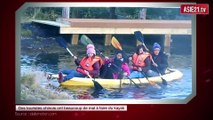 Des touristes chinois ont beaucoup de mal à faire du kayak