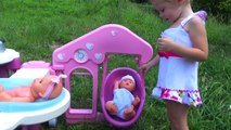 En video Niños para Jugar a las muñecas nuevas series de la muñeca de juegos Born niñas juguetes nuevos