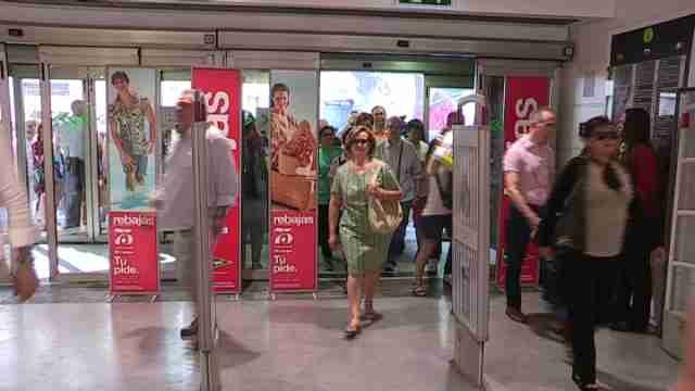 Inditex, El Corte Inglés e Hipercor adelantan un día las rebajas de verano