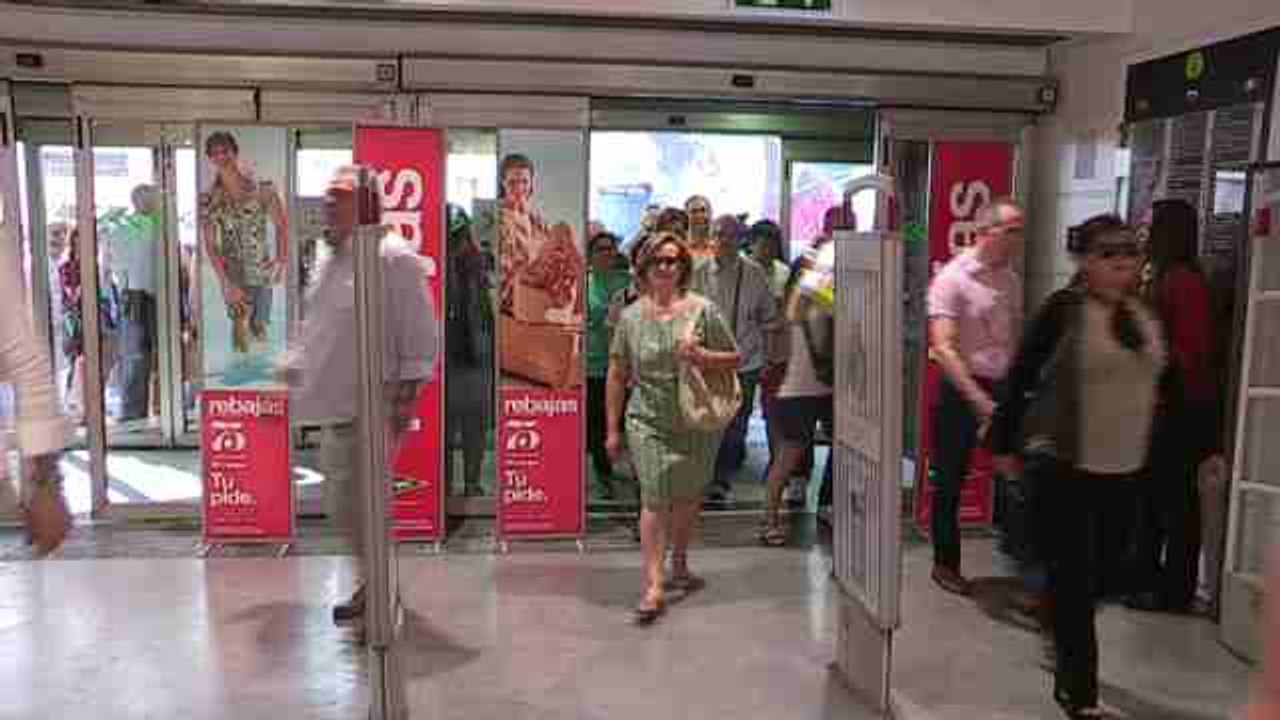 Inditex, El Corte Inglés e Hipercor adelantan un día las rebajas de verano