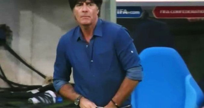 Alman Teknik Direktör Löw, Kamerun Maçında Elini Pantolonuna Soktu