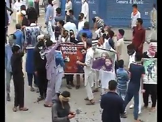 indian army badly beaten people in kashmir on eid