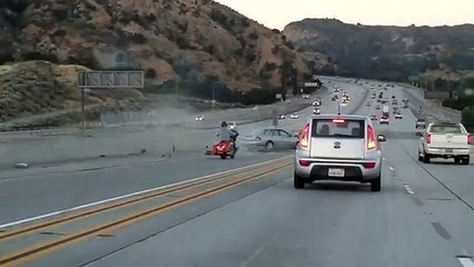 Une explosion et un accident après un road rage entre un motard et un automobiliste.