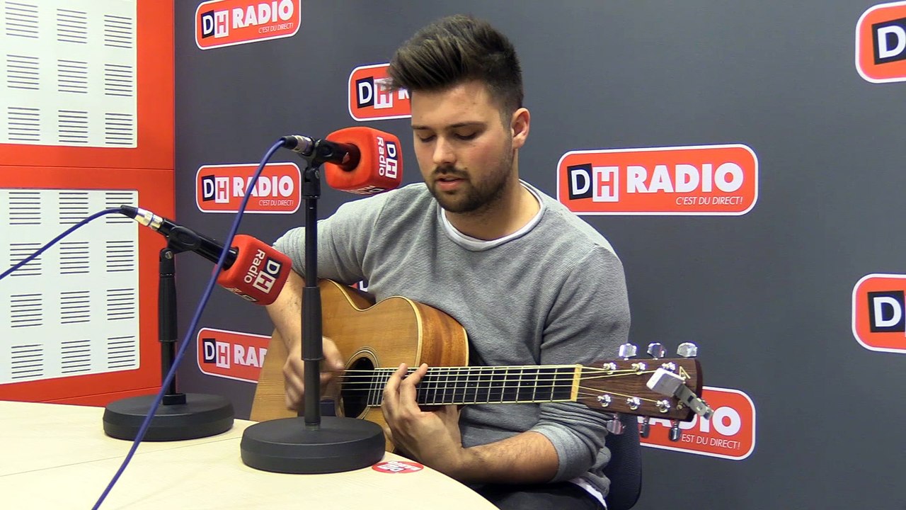 Tom Frantzis chante "Facing changes​" pour dh.be