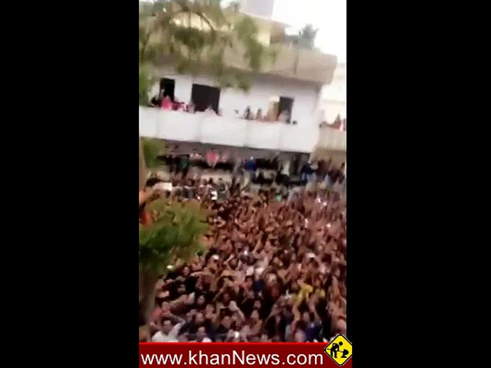OutSide Sarfraz Home Pakistanis Gather to Cheer