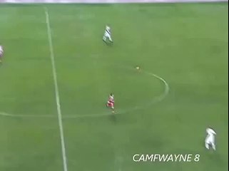 Kalecinin  hayata küstüren çalımı futbolcu şok oluyor