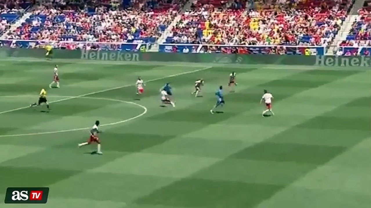 ديفيد فيا يواصل ابدعاته فى الملاعب الأمريكية