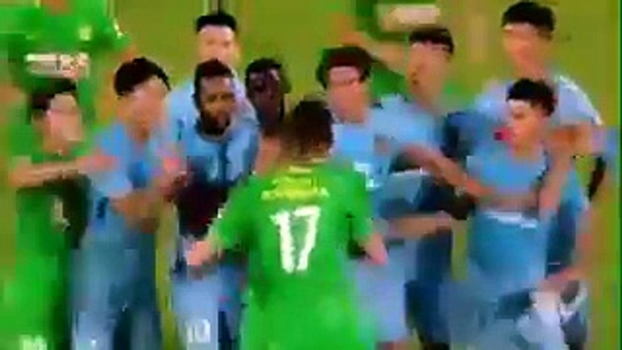 Burak Yilmaz Gets Red Card For Punching A Player vs Jiangsu Suning!
