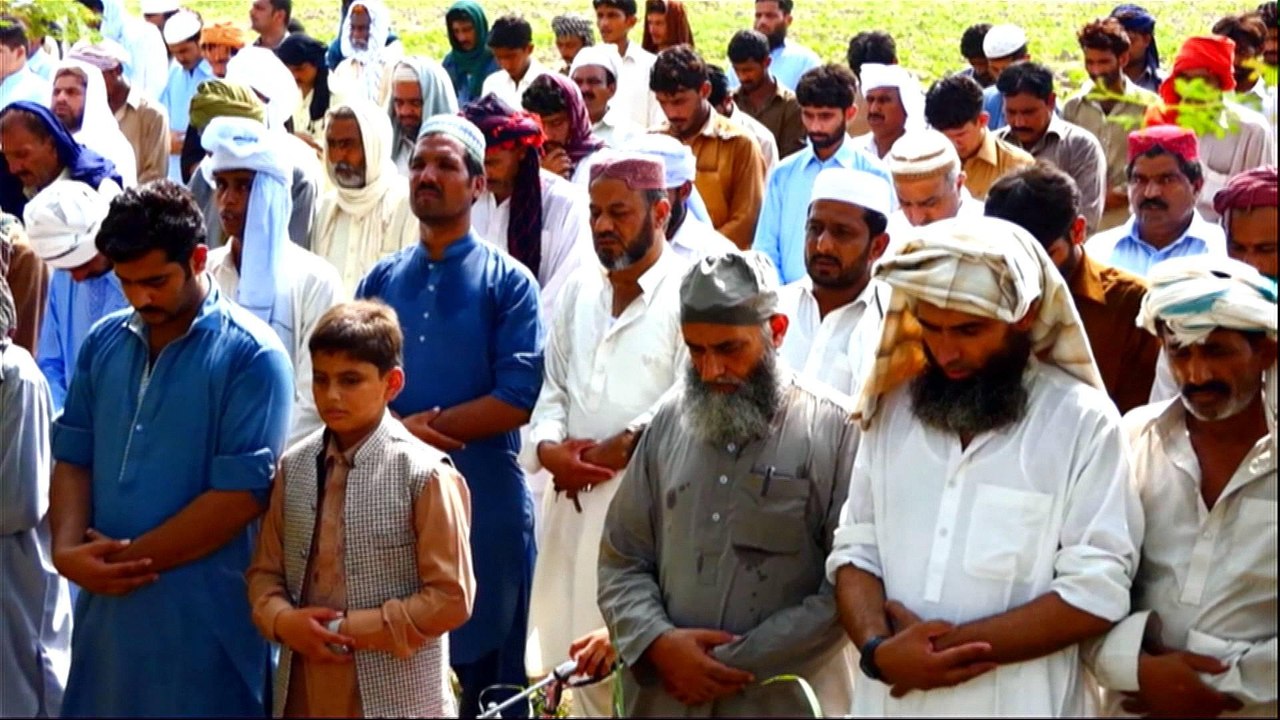 Pakistan: Funerals held for fuel tanker crash victims