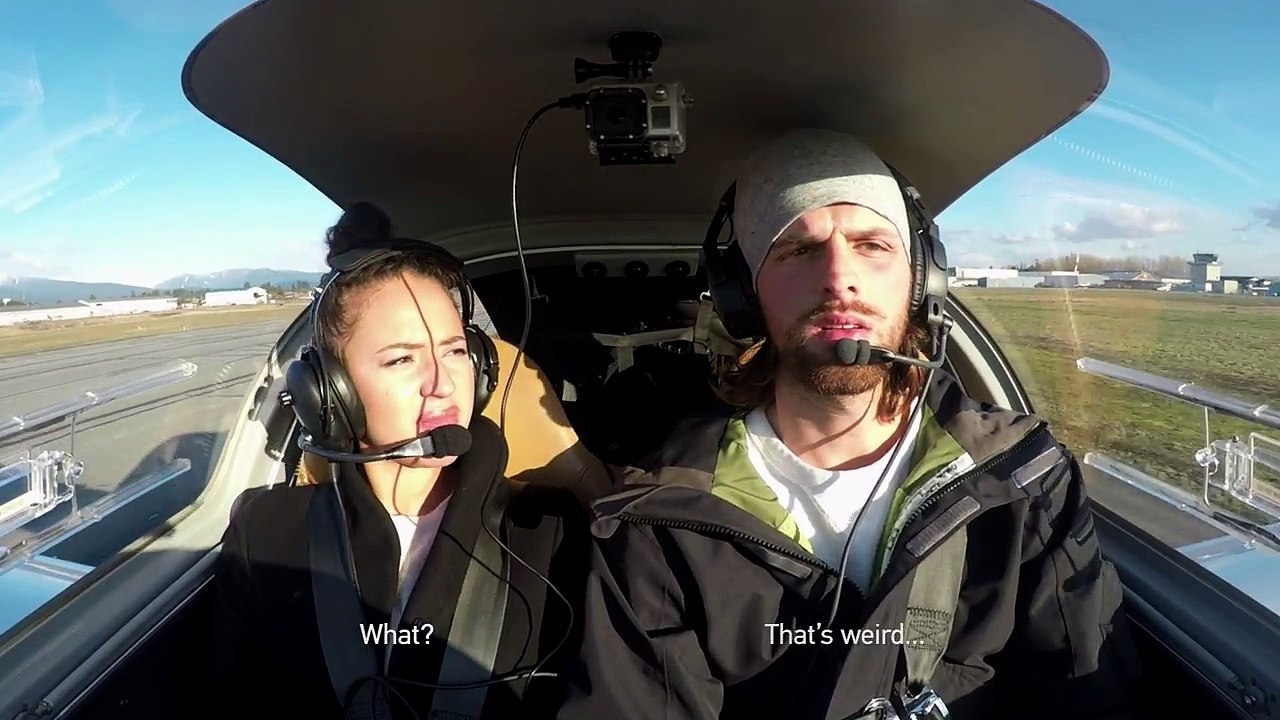 Ils simulent un accident d'avion et la demande en mariage