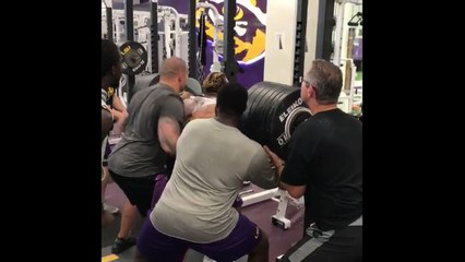 LSU RB Derrius Guice squats 650 pounds