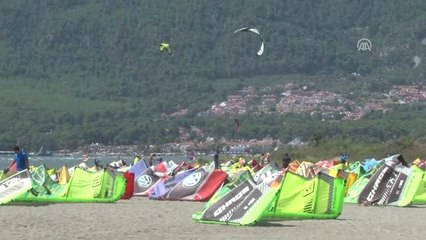 Sörf Meraklıları Bayramda Gökova Körfezi'ne Akın Etti