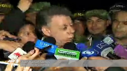 Buceadores buscan a desaparecidos de naufragio en Colombia
