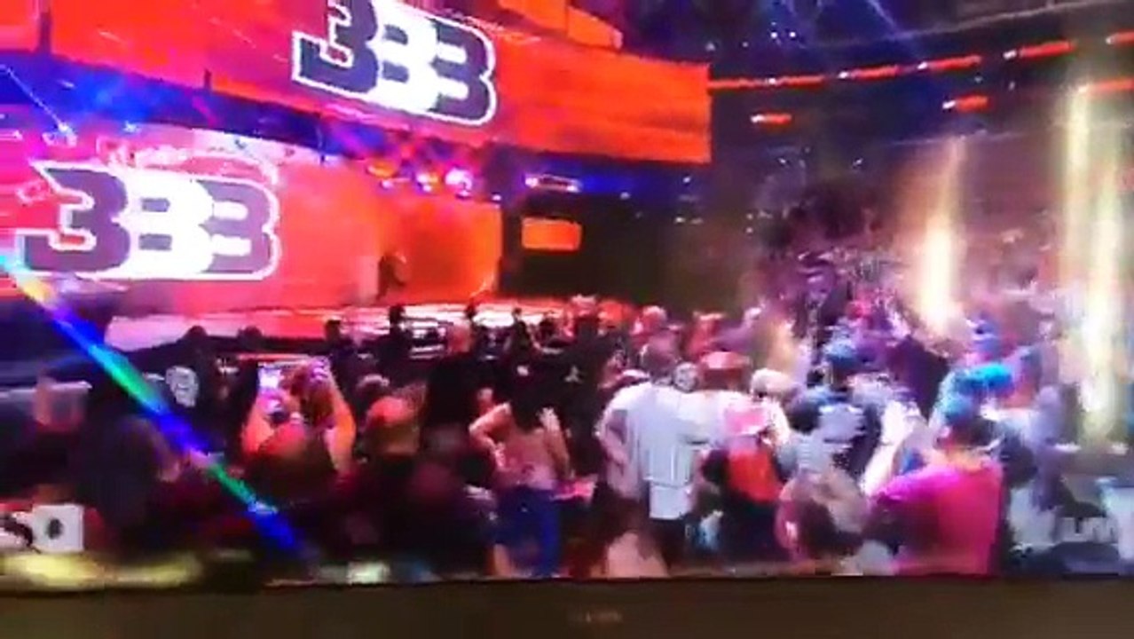 Lonzo Ball, Lavar Ball & Lamelo Ball Appear on Monday Night RAW