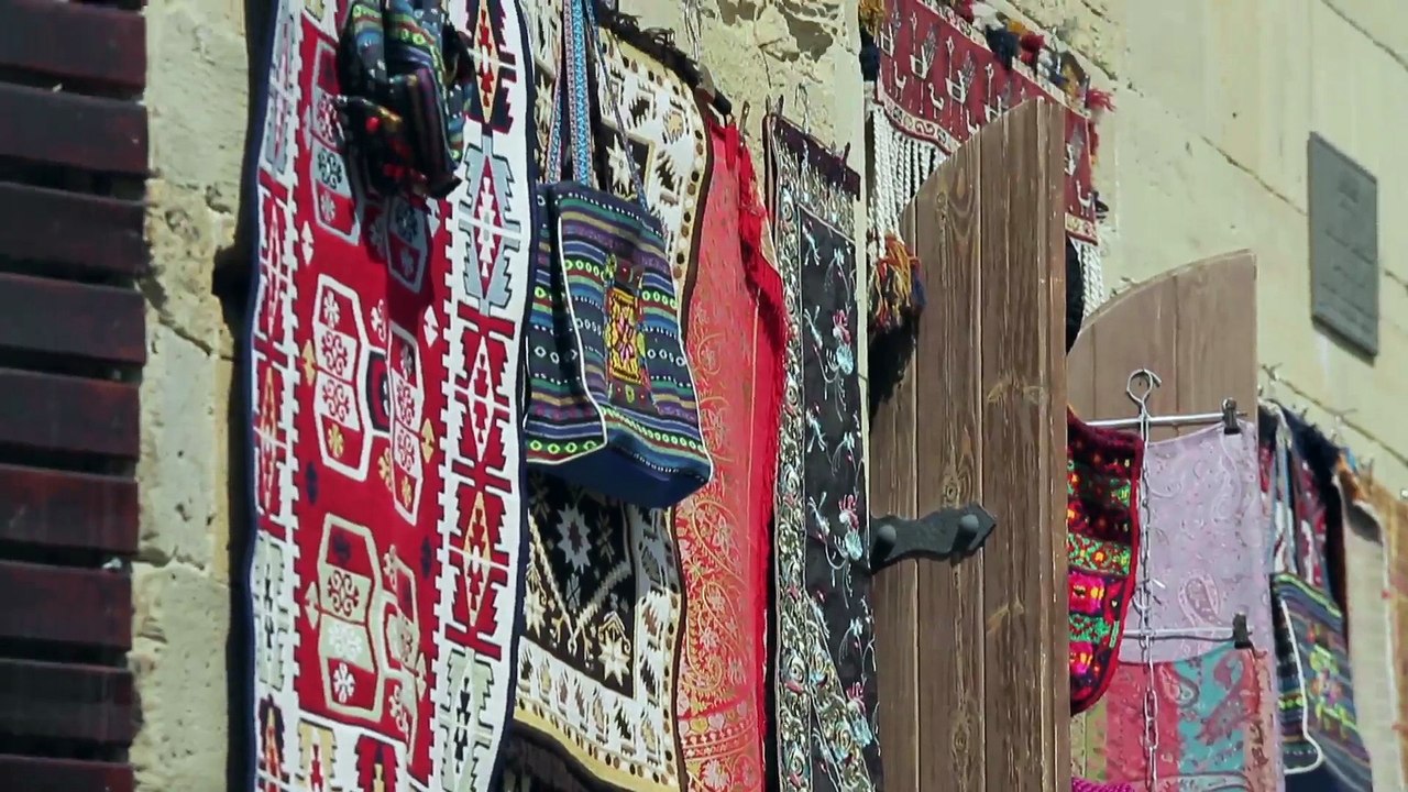 Freestyle Footballer S?an Garnier Hits the Streets of Azerbaijan