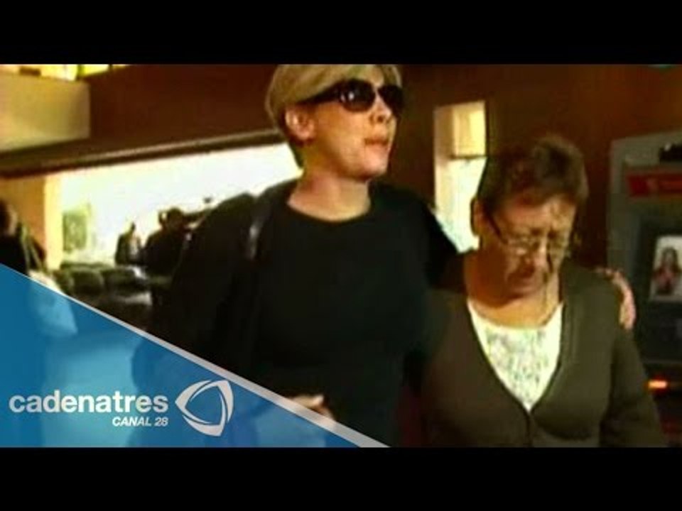 Cynthia Klitbo da último adiós a su madre / Cynthia Klitbo gives farewell to his mother