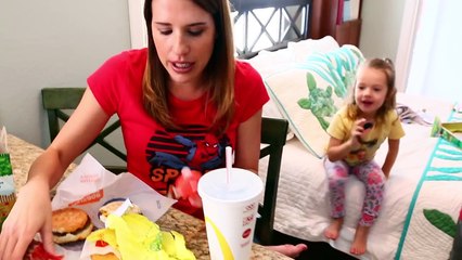 Video herunterladen: Bad Kids Steal McDonalds HAPPY MEAL PART 2 & Go To Jail POOL + McDonalds Drive Thru Prank