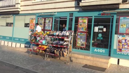 Antalya Kasiyeri Bıçakla Tehdit Etti, Kasadaki Parayı Alıp Kaçtı
