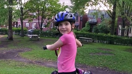 YouTuber 'rescues' cat from tree