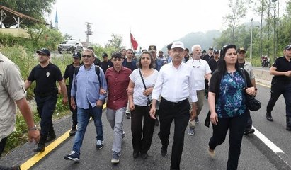 Binler Kılıçdaroğlu'nun yanında, Gezi aileleri de Adalet Yürüyüşü'nde