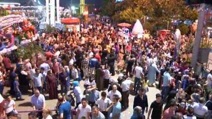 Bayramda Çocuklar Lunaparka Akın Etti