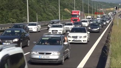 下载视频: Bolu - Dönüş Yolunda Tem Otoyolu'nun Bolu Dağı Tüneli Geçişinde Yoğunluk