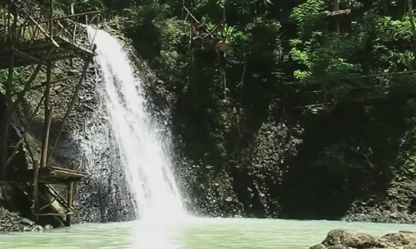 Keindahan Air Terjun Watu Jengger yang Tersembunyi