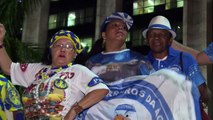Escolas de samba protestam contra cortes no Carnaval