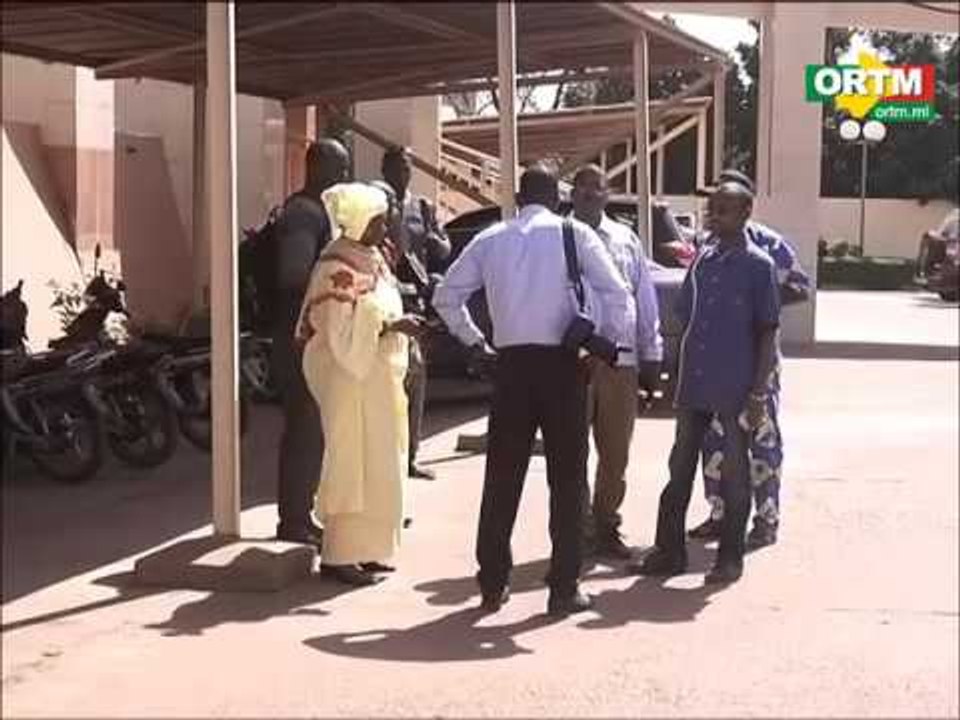 Extrait JT ORTM du 25 Novembre 2015 Grève des banques: Guichets fermés pour 72 heures