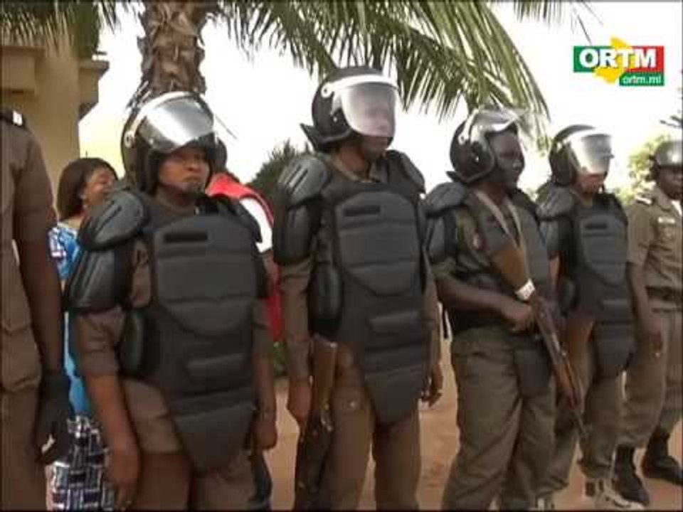 Extrait 2 JT ORTM du 04 Décembre 2015 : Terrorisme/Sahel : l'UE s'engage davantage au côté du Mali