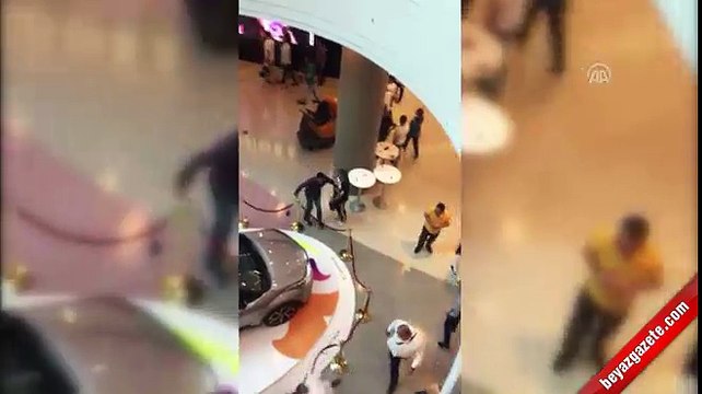 Alışveriş merkezinde bıçaklı kavga