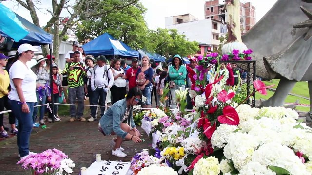 Families pay tribute to victims of Colombian boat accident