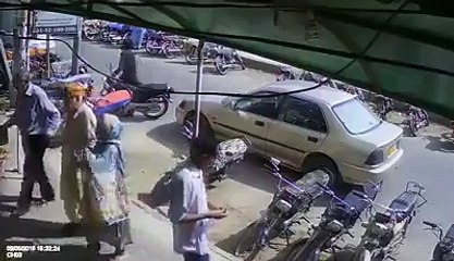 سیکورٹی گارڈ کی بروقت ایکشن