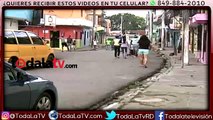 Hombre mata a esposa de conductor que rozó su vehículo en Los Mina-Telenoticias-Video