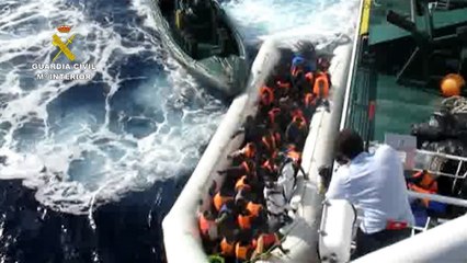 La Guardia Civil rescata a 133 inmigrantes frente a la costa de Libia y tiene previsto recoger a 1300 más