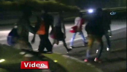 Fransa'ya geçmeye çalışan mültecilere biber gazı