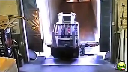 Lucu dan Bodoh #4 - Kumpulan Pekerja Kocak Terekam Camera