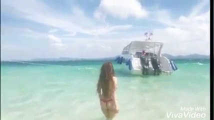 Clip Mon 2k mặc bikini đi biển khoe vếu cực to-y