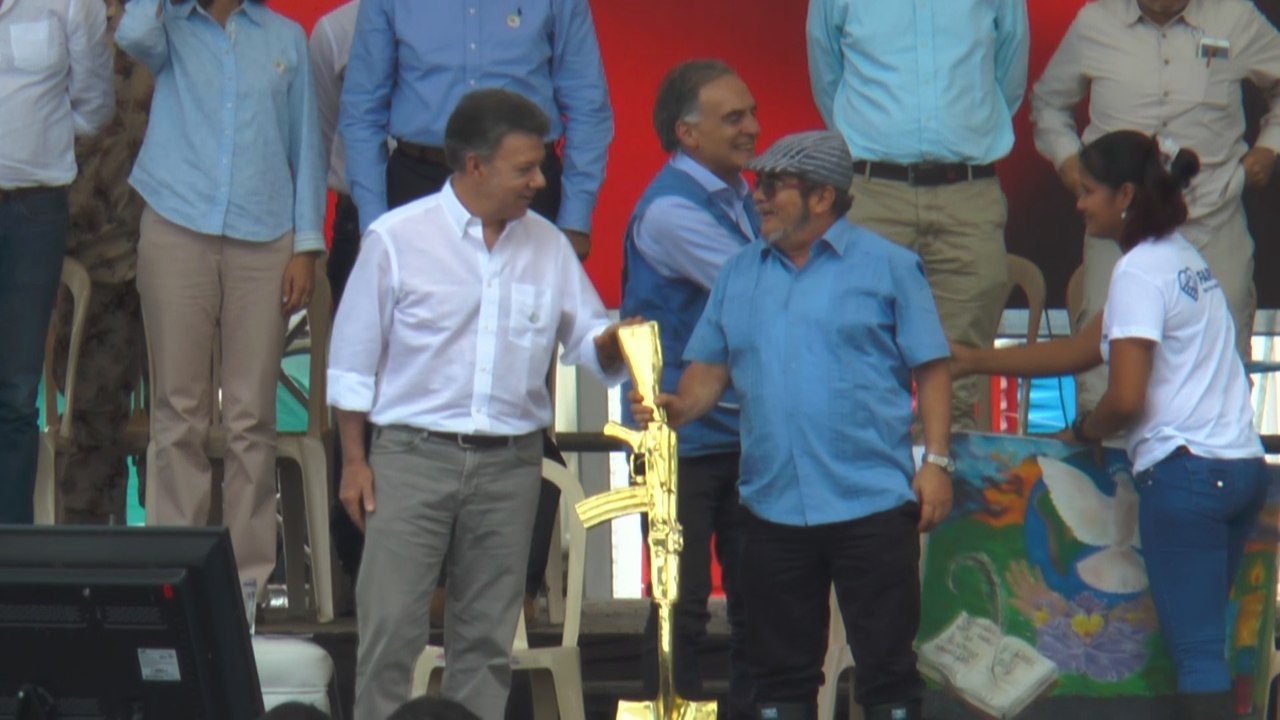 Santos, Londoño y la sombra de Gabo, anatomía del adiós a las armas de las FARC