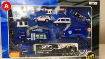 Pour enfants pour jouets petit garçon ouvre un transport de la police des transports de la police k