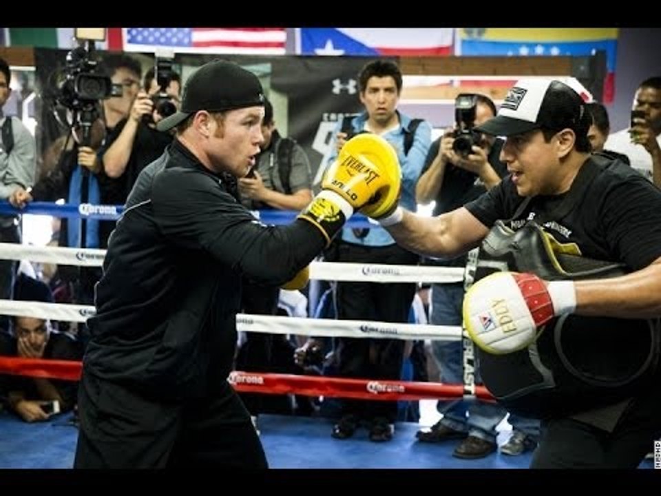 Canelo Alvarez Shows Power Combos In Fast Mitts Workout - esnews boxing