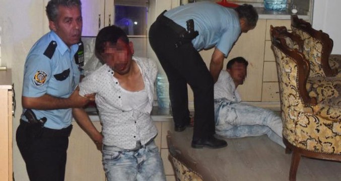 11 Yaşındaki Erkek Çocuğunu Taciz Eden Afgan Şüpheliyi Kalabalığın Elinden Polis Kurtardı