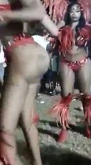 Son implant fessier éclate alors qu'elle était en train de twerker