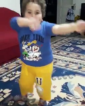 Turkish baby dancing turkish music