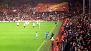 Dans le stade d anfield road impressionnant