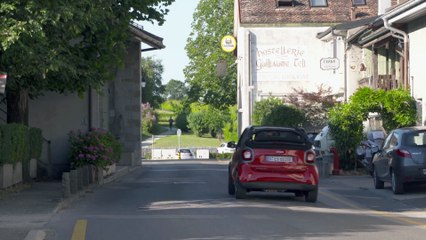 smart fortwo cabrio electric drive red Driving in the city